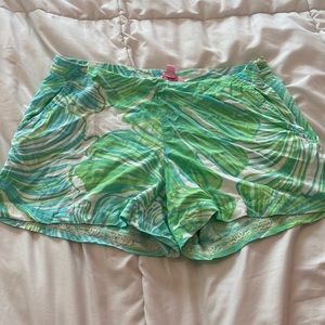 Size medium shorts. Lilly Pulitzer. Side zip.